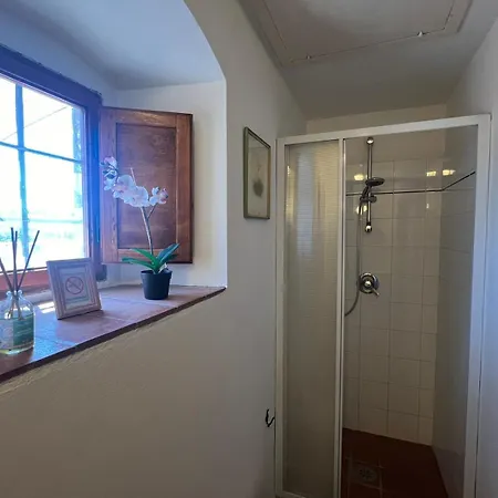 Apartment Wine Florence Lawrence