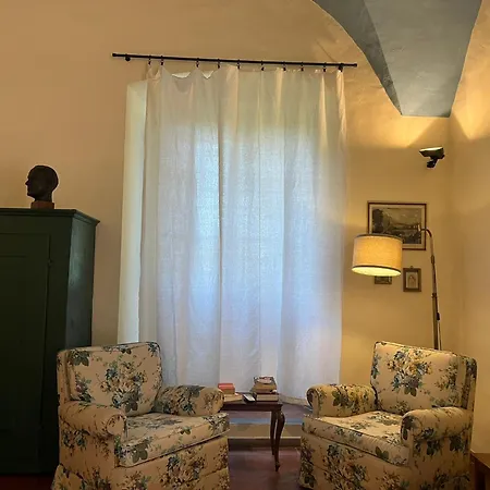 Wine Florence Lawrence Apartment *